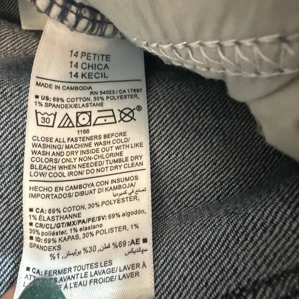 Old Navy‎ Mid Rise Kicker Boot Cut Jeans Size 14 Petite - Picture 4 of 4